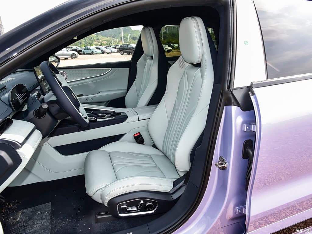 2026 Zeekr 001 — Zeekr 001 front seats, for export